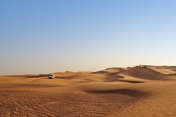 사막 사파리 - 4x4 desert sports utility vehicle dubai 뉴스 사진 이미지