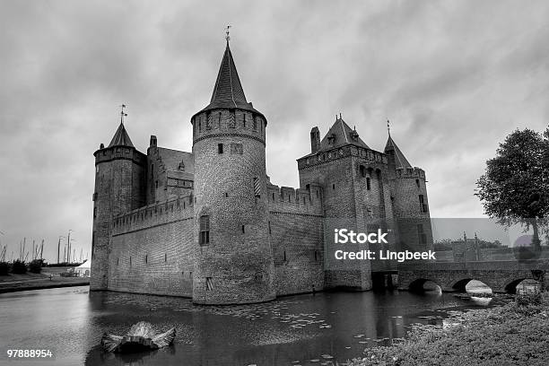 Photo libre de droit de Muiderslot Castle banque d'images et plus d'images libres de droit de Arbre - Arbre, Architecture, Armée