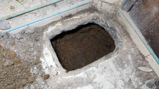 istock dig hole on floor house, mortar concrete interior 978938280