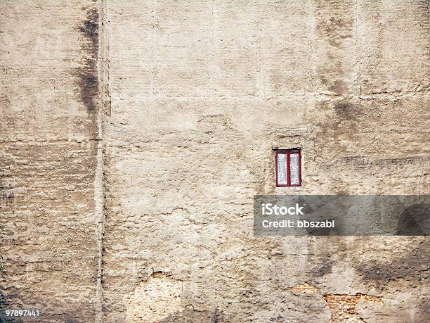 Fenster Und In Die Wand Stockfoto und mehr Bilder von Bauen - Bauen, Einzelveranstaltung, Farbbild