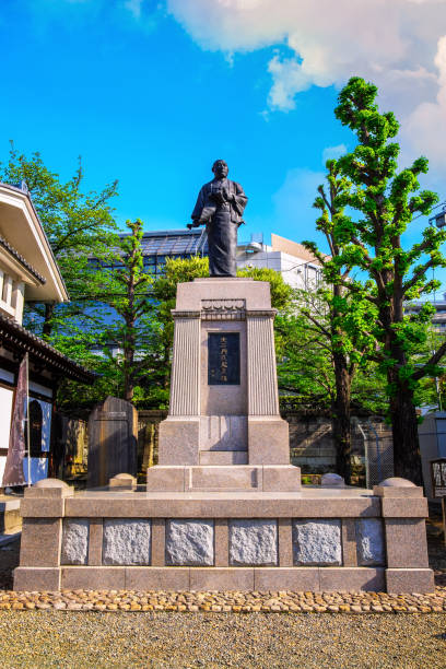 TOKYO, JAPAN - APRIL 20 2018: Statue of Oishi Kuranosuke, the leader of 47 loyal ronin, one of the most popular Japanese historical stories at Sengakuji Temple TOKYO, JAPAN - APRIL 20 2018: Statue of Oishi Kuranosuke, the leader of 47 loyal ronin, one of the most popular Japanese historical stories at Sengakuji Temple harakiri photos stock pictures, royalty-free photos & images