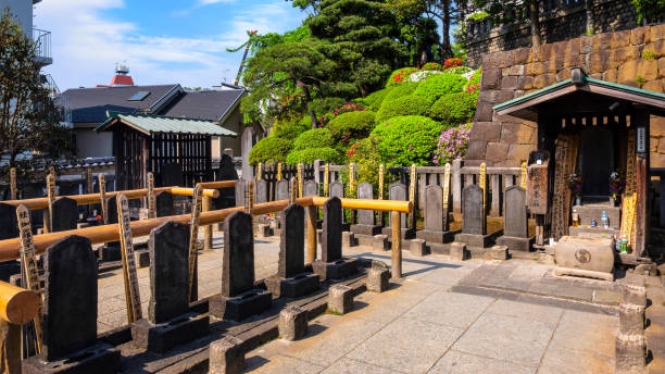 TOKYO, JAPAN - APRIL 20 2018: The grave of 47 ronin, the 47 loyal masterless samurai, one of the most popular Japanese historical epic legends at Sengakuji Temple TOKYO, JAPAN - APRIL 20 2018: The grave of 47 ronin, the 47 loyal masterless samurai, one of the most popular Japanese historical epic legends at Sengakuji Temple harakiri photos stock pictures, royalty-free photos & images