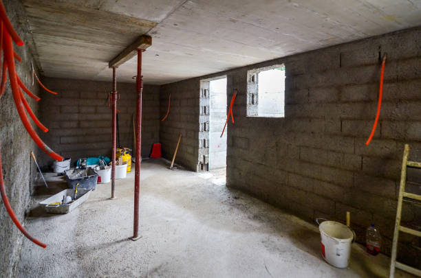 회반죽, 재건, 방수 지하실 또는 지하실 및 작업 도구 - basement concrete construction construction site 뉴스 사진 이미지