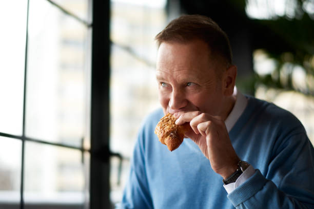 istock Businessman in coffee shop 979048544