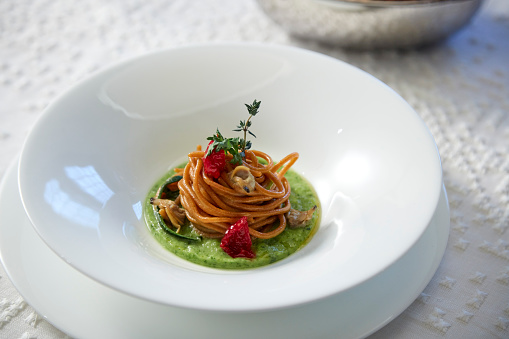 whole spahgetti with dried tomatoes and green beans sauce restaurant dish