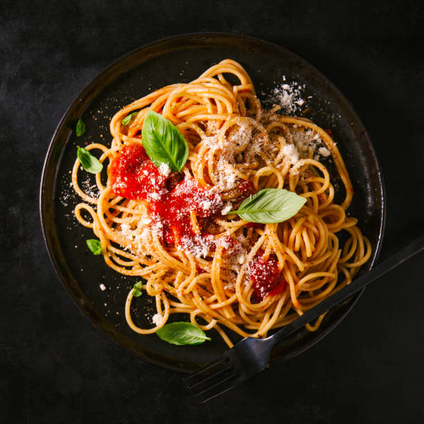 istock Dark plate with italian spaghetti on dark 979075564