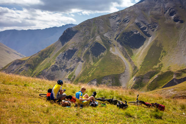 cyclists rest in the mountains while biking - tusheti imagens e fotografias de stock