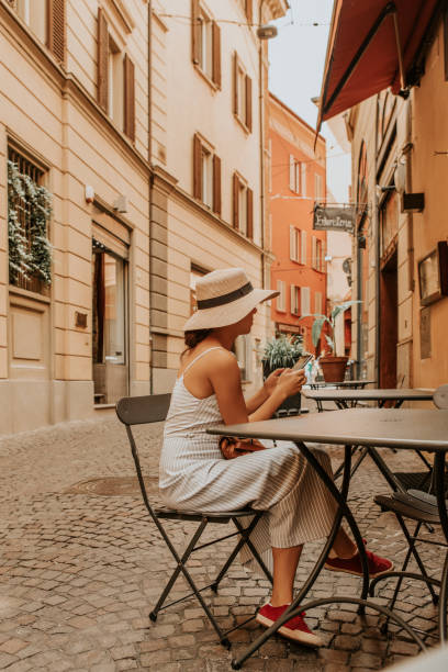 istock Woman sitting in bologna 979105692