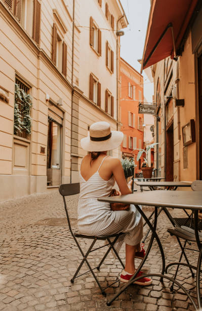 istock Woman sitting in bologna 979105758