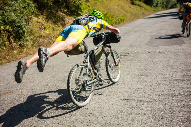 mountain biker is having fun on the descent - tusheti imagens e fotografias de stock