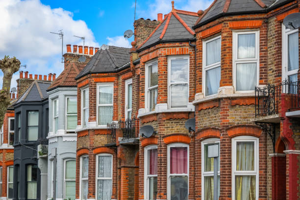 istock Red brick British terraced houses in London 979116704