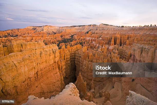 Photo libre de droit de Bryce Canyon banque d'images et plus d'images libres de droit de Aiguille rocheuse - Aiguille rocheuse, Aube, Beauté de la nature