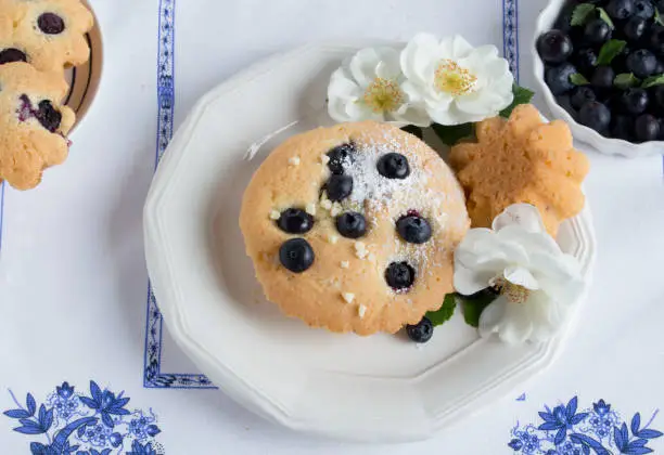 Blueberry cake gluten free with white roses