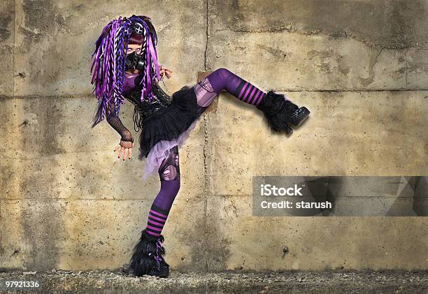 Cyber Gothic Mädchen Stockfoto und mehr Bilder von Cybergoth - Cybergoth, Beton, Betonwand