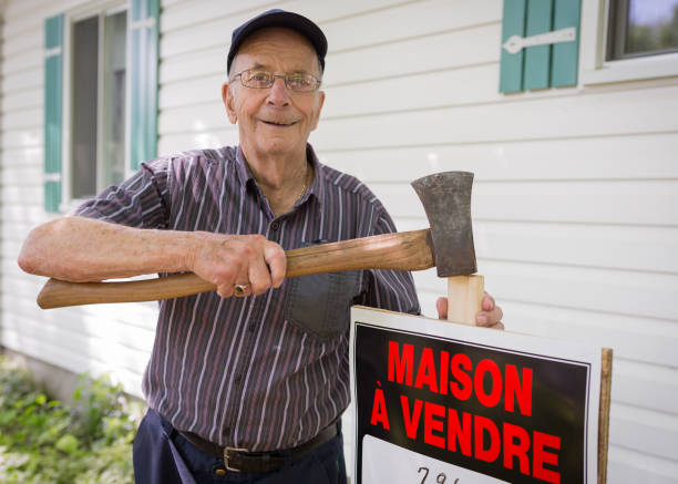 Senior men holding ''for sale by owner'' sign outside house Moving house house for sale by owner stock pictures, royalty-free photos & images