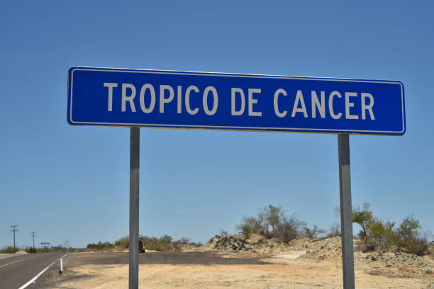 tropic of cancer znak drogowy w języku hiszpańskim tekst baja, meksyk - zwrotnik raka szerokość geograficzna obrazy zdjęcia i obrazy z banku zdjęć