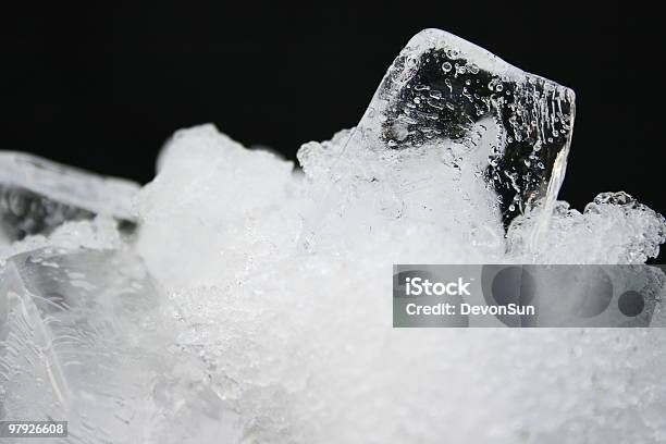 Hielo Picado Foto de stock y más banco de imágenes de Aplastado - Aplastado, Aumento a pequeña escala, Burbuja