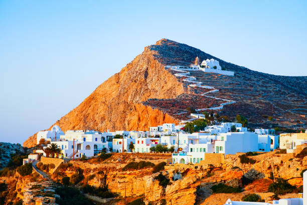 chora, folegandros island, grécia - sea aegean sea night illuminated - fotografias e filmes do acervo