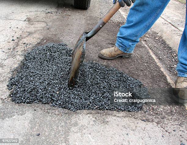 ポット穴 - アスファルトのストックフォトや画像を多数ご用意 - アスファルト, 道路の穴, 陥没穴