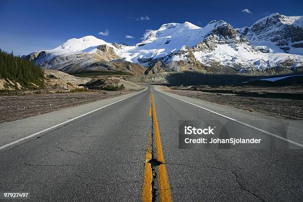 Icefields Parkway - Fotografie stock e altre immagini di Alberta - Alberta, Ambientazione esterna, Asfalto