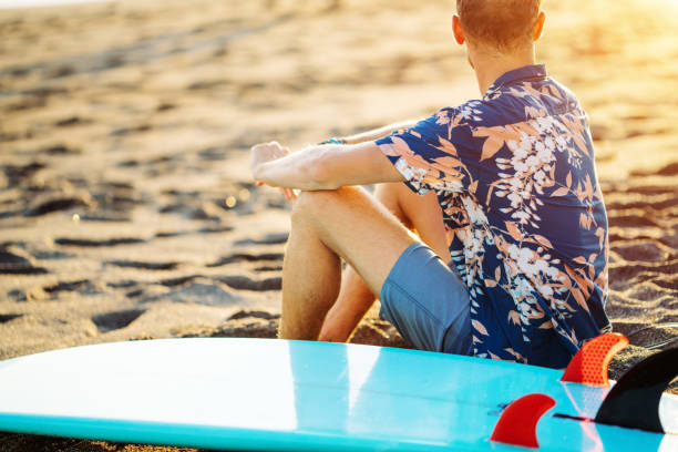 istock Surfer in hawaiian t-shirt 979303106