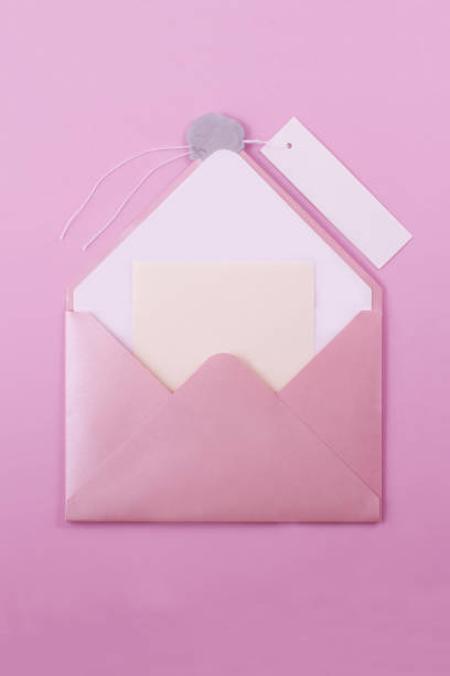 istock Pink letter envelope on a light purple background. 979303316