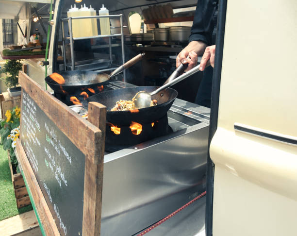 istock Yakisoba food truck 979306262