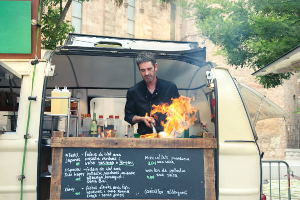 istock Yakisoba food truck 979306294
