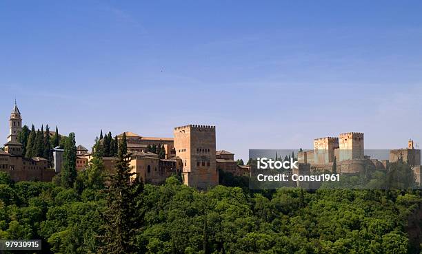 La Alhambra Foto de stock y más banco de imágenes de Alcazaba de la Alhambra - Alcazaba de la Alhambra, Alhambra - Granada, Arte