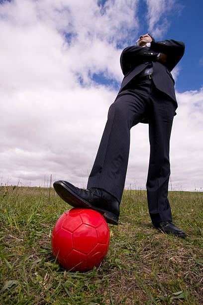 la puissance de jeu de football - business human foot shoe men photos et images de collection