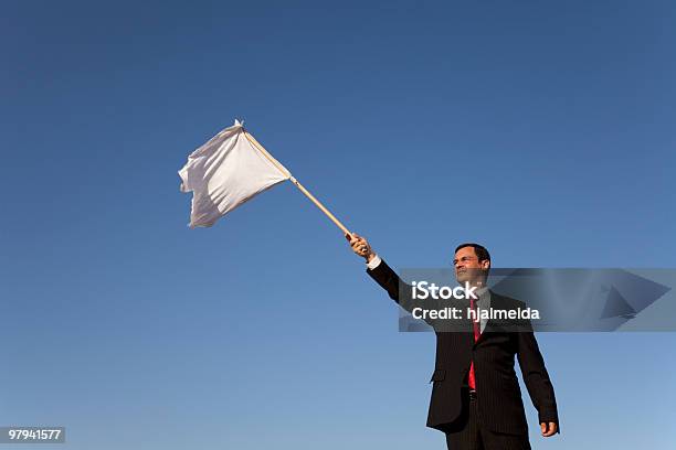Defeated Geschäftsmann Stockfoto und mehr Bilder von Die weiße Fahne hissen - Die weiße Fahne hissen, Flagge, Sich ergeben