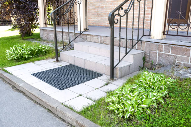 istock Country house with stone steps. And wrought iron railings 979438950