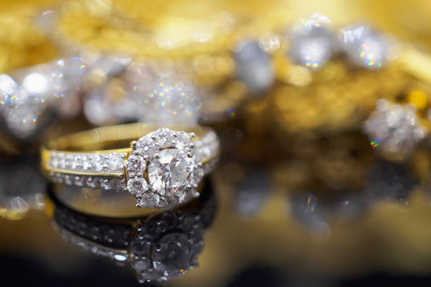 istock Luxury gold Jewelry diamond rings with reflection on black background 979620114