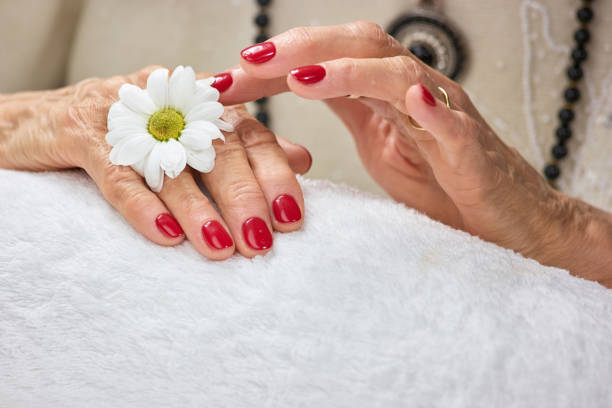 istock Old woman hands in spa salon. 979622760