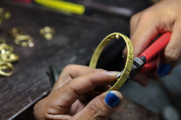 istock goldsmith use Pliers cutting Bracelets. 979671500