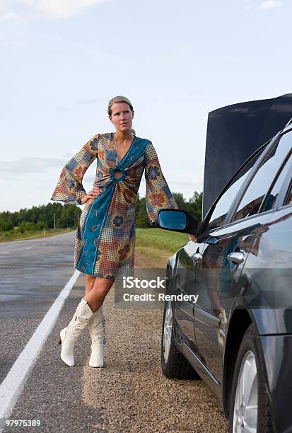 Foto de Carro Quebrado e mais fotos de stock de Acabado - Acabado, Adulto, Assistência