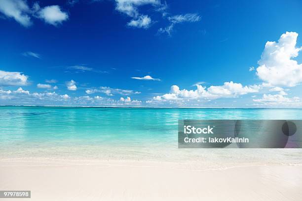 Foto de Areia E Mar Do Caribe e mais fotos de stock de América Latina - América Latina, Areia, Arrebentação