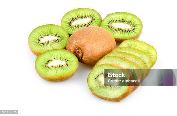 Reife Geschnittenen Kiwifrüchte Isoliert Stockfoto und mehr Bilder von Farbbild - Farbbild, Fotografie, Freisteller – Neutraler Hintergrund