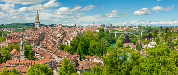 идиллический пейзаж швейцарии - berne switzerland europe bridge стоковые фото и изображения