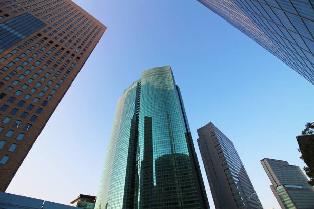 gruppo di grattacieli a tokyo shiodome - shimbashi district skyscraper building exterior low angle view foto e immagini stock