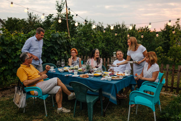istock Al Fresco Dining 979902452