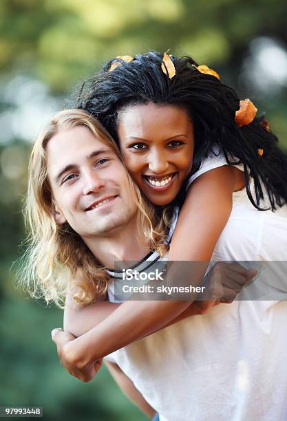 Loving Couple Having Fun Stockfoto en meer beelden van Afrikaanse etniciteit - Afrikaanse etniciteit, Alleen volwassenen, Blad