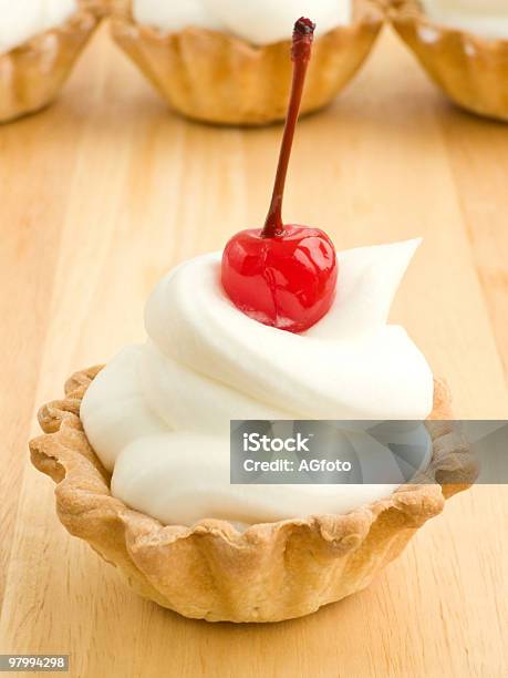 Foto de Tortinha e mais fotos de stock de Pequeno - Pequeno, Torta de Frutas, Assar