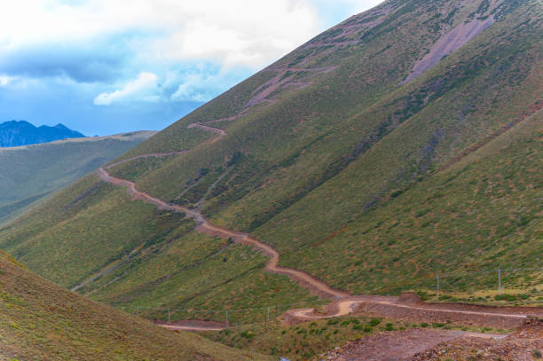 istock Soil road in mountains 979966184