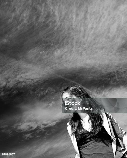 Cattivo Presagio Sky - Fotografie stock e altre immagini di Adolescente - Adolescente, Ambientazione esterna, Ampio