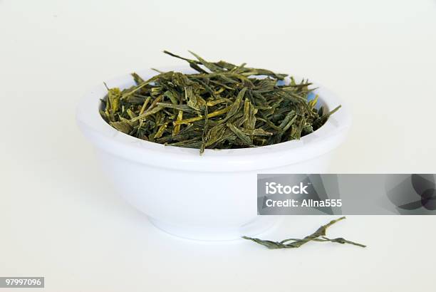 Grüner Tee Blätter In Einer Schüssel Stockfoto und mehr Bilder von Schüssel - Schüssel, Teeblätter, Antioxidationsmittel
