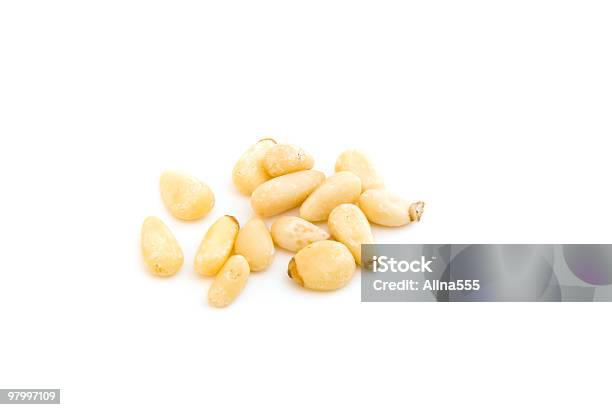 Alguns Pinhões Em Branco - Fotografias de stock e mais imagens de Pinhão - Fruto Seco - Pinhão - Fruto Seco, Alergia, Alergia alimentar