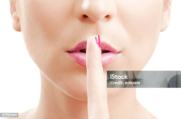 Silêncio - Fotografias de stock e mais imagens de Dedo nos Lábios - Dedo nos Lábios, Adulto, Barulho