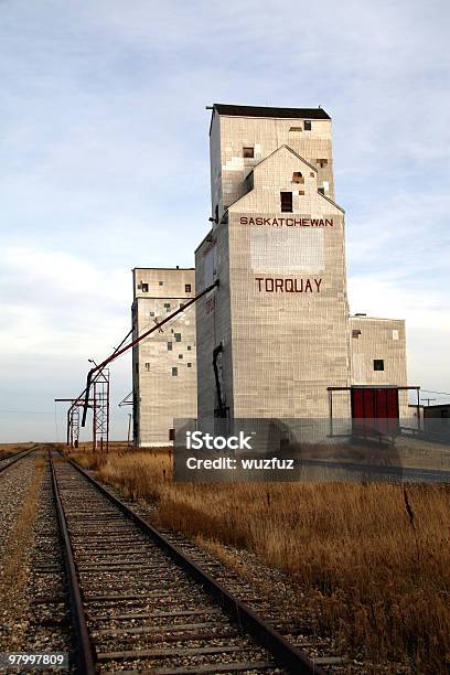 Verlassenen Grainaufzüge Stockfoto und mehr Bilder von Bahngleis - Bahngleis, Fahrstuhl, Farbbild