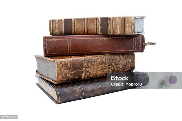 Pila Di Antiquariato Di Vecchi Libri - Fotografie stock e altre immagini di Libro vecchio - Libro vecchio, Catasta, Esposto alle intemperie